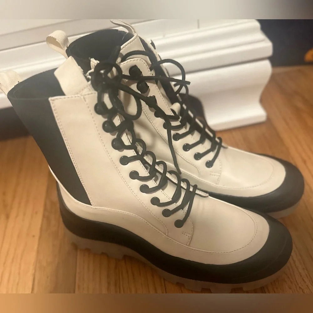 New- Circus NY by Sam‎ Edelman Cream Black Women's Bradley Rain Boot. Size 7.